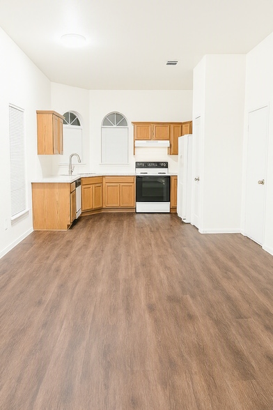 Building Photo - 534 Meadow Ln