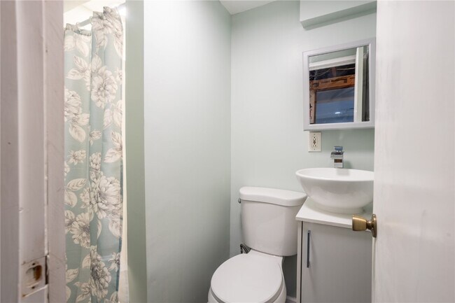 Building Photo - 4464 Mohegan Dr