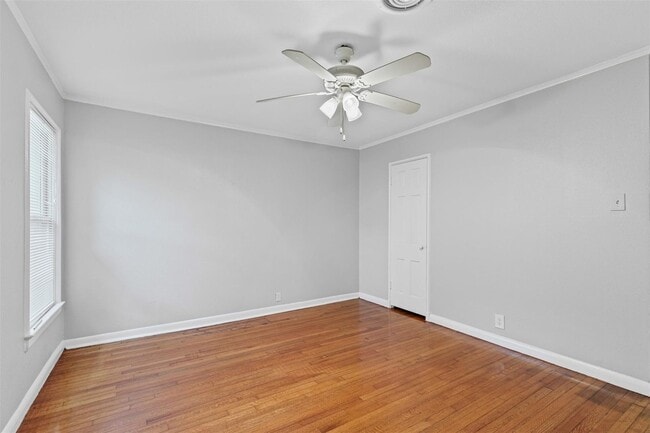 Building Photo - 511 N Oak Cliff Blvd