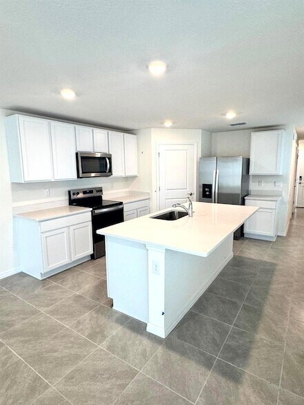 Building Photo - 2872 NE 21st Ct Rd