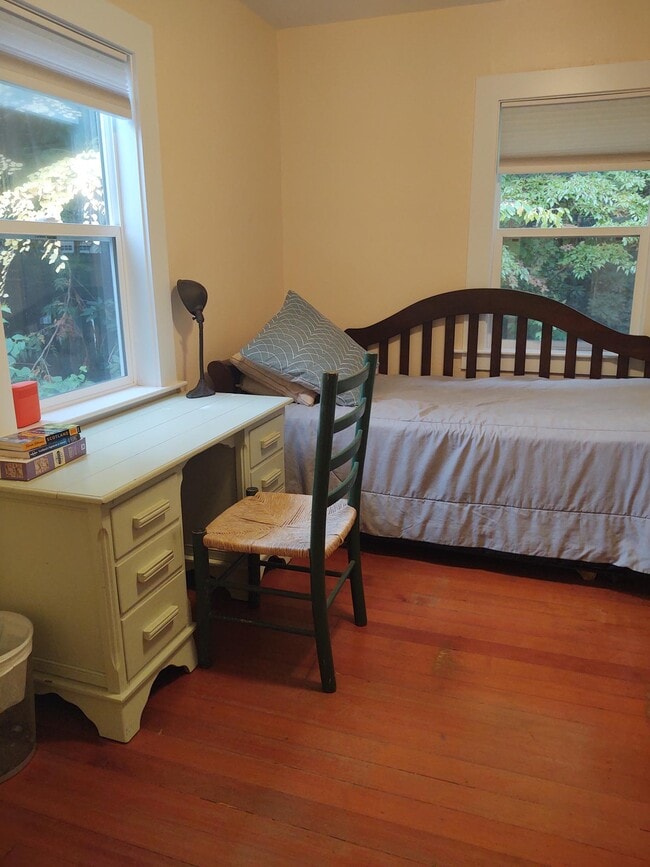 Building Photo - 9727 Lake Shore Blvd NE