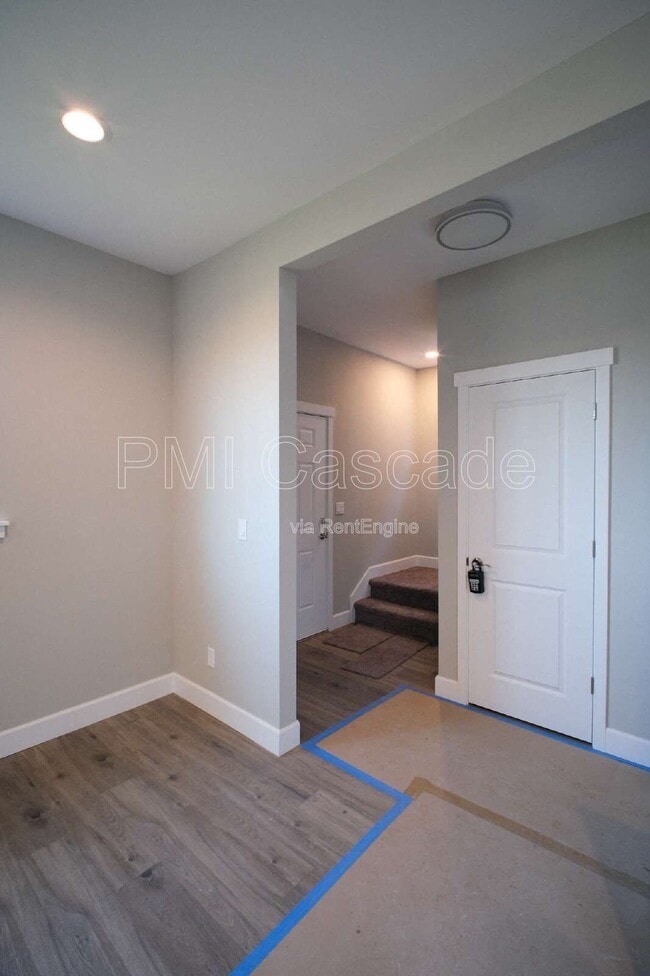 Building Photo - 933 S Sprague Ave