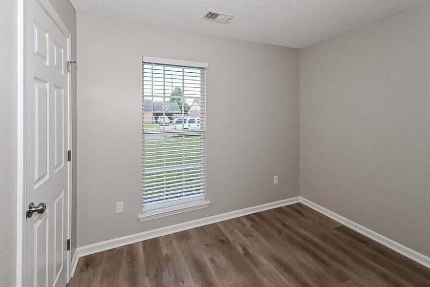 Building Photo - 6306 Magnolia Lakes Dr