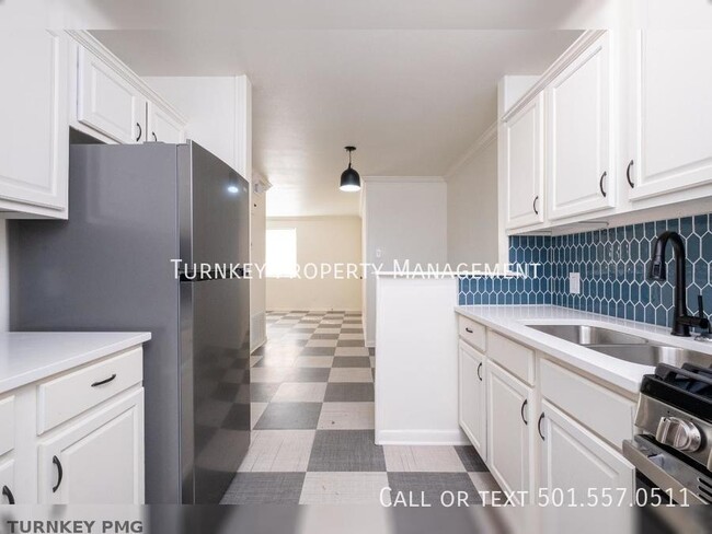 Building Photo - First Month's Rent Free! Updated 1 Bedroom...