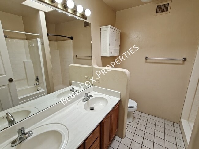 Building Photo - 9097 N Jessy Ln