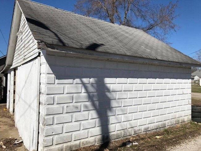 Building Photo - 321 Hege Ave