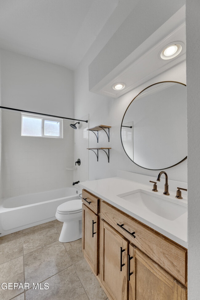 Building Photo - 232 Ave Mirador