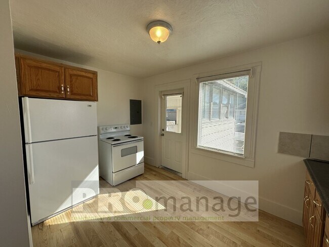 Building Photo - 399 W 17th St