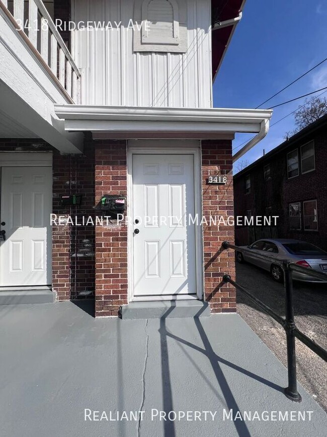 Building Photo - Beautiful, Newly Renovated 3-Bedroom, 1 Ba...