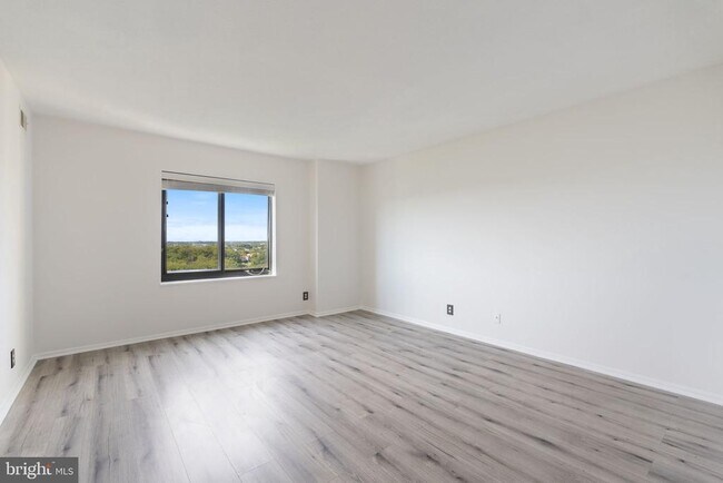 Building Photo - 309 Yoakum Pkwy