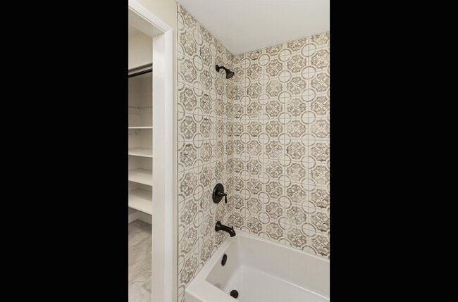 Building Photo - 7841 Da Vinci Dr