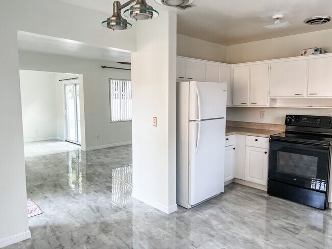 Building Photo - Wonderful 3/1 Home In Audubon Park! Must See!