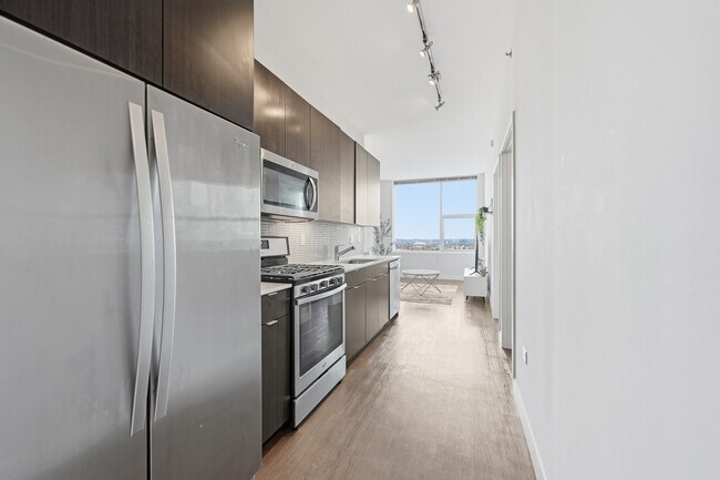 Building Photo - 1000 S Clark St