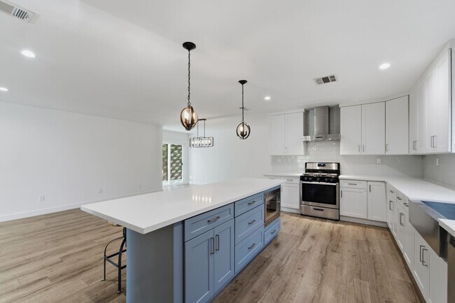 Building Photo - Modern Gated Retreat on a Private Lot.