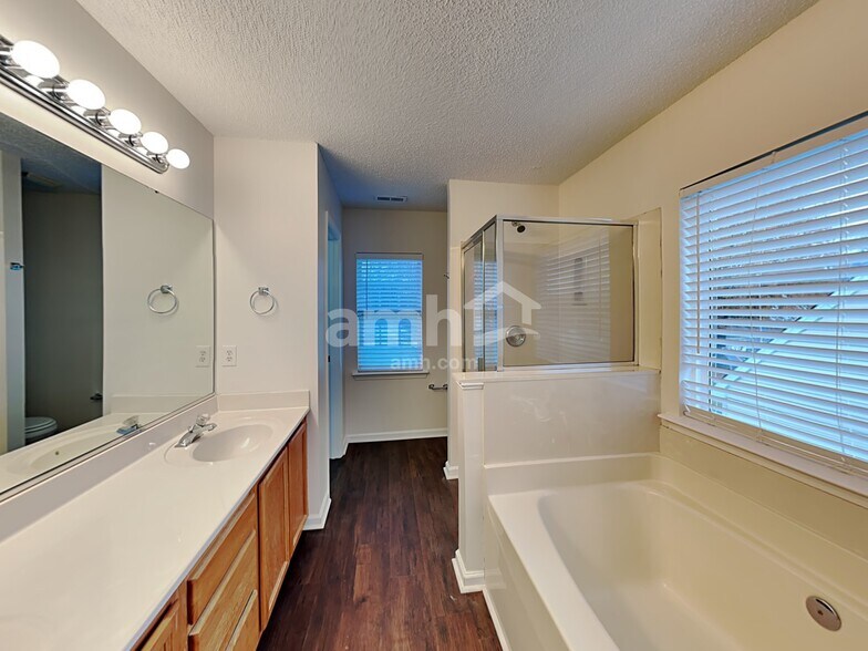 Building Photo - 10126 Illoria Dr