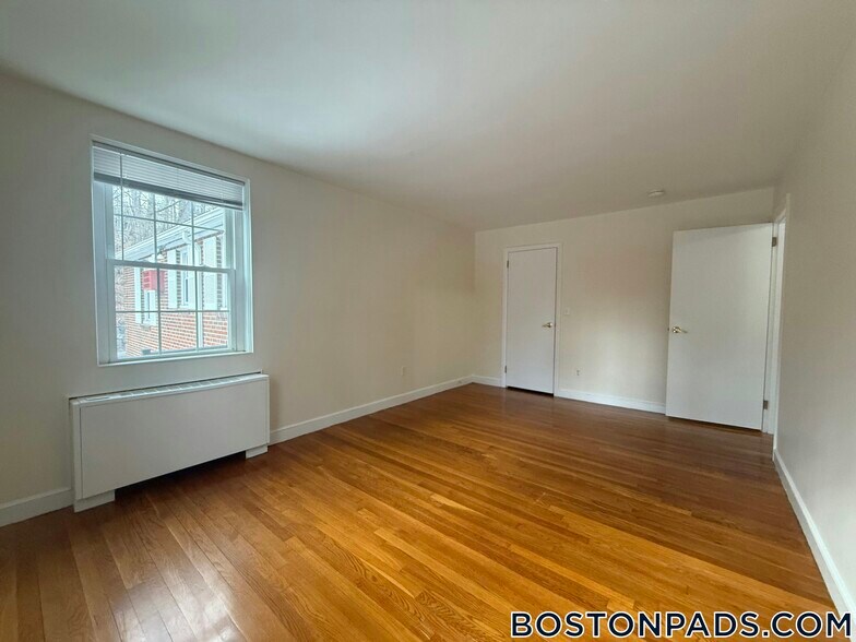 Building Photo - 17 Captain Parker Arms