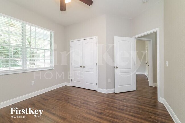 Building Photo - 5920 Buck Run Dr