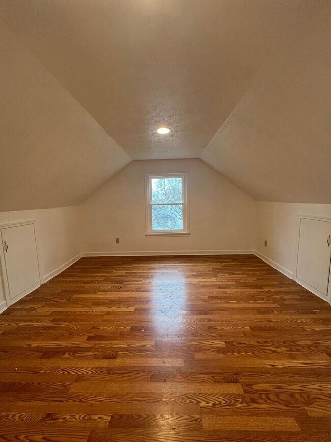 Building Photo - 14221 Glenside Rd