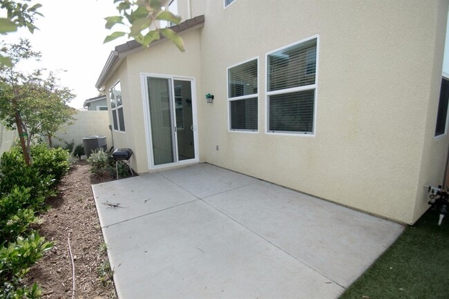 Building Photo - Beautiful 3 Bedroom 2.75 Bath Home in Harlan Ranch!