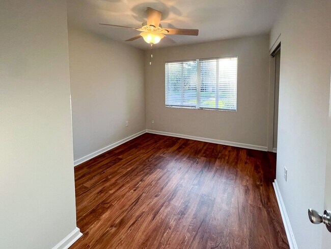 Building Photo - Pet Friendly 4BR/2BA Home Near UF Available for Fall 2026!