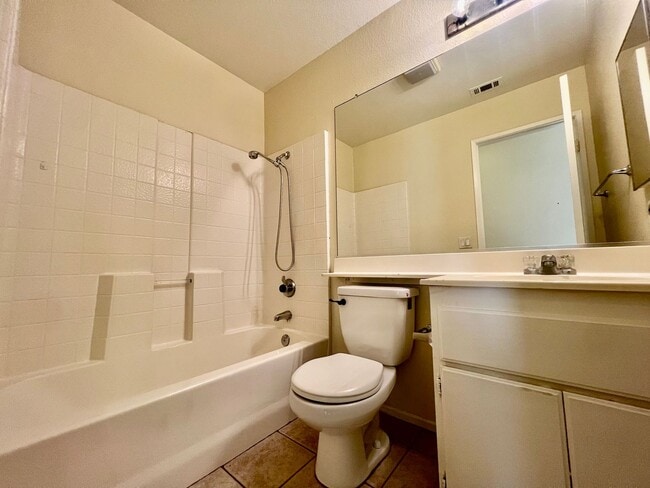 Building Photo - AVAILBLE NOW!! LOVELY 3-bedroom 2 bath Home in Indio!