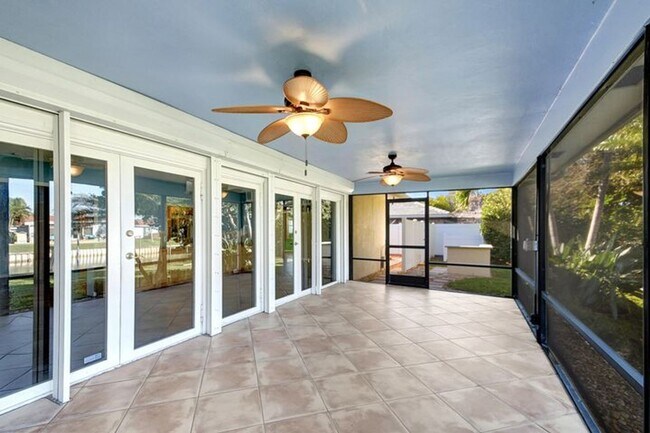 Building Photo - 1753 W Terrace Dr