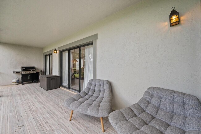 Building Photo - 11355 Pond View Dr