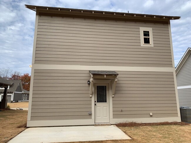 Building Photo - 3 bedroom home with garage and fenced backyard!