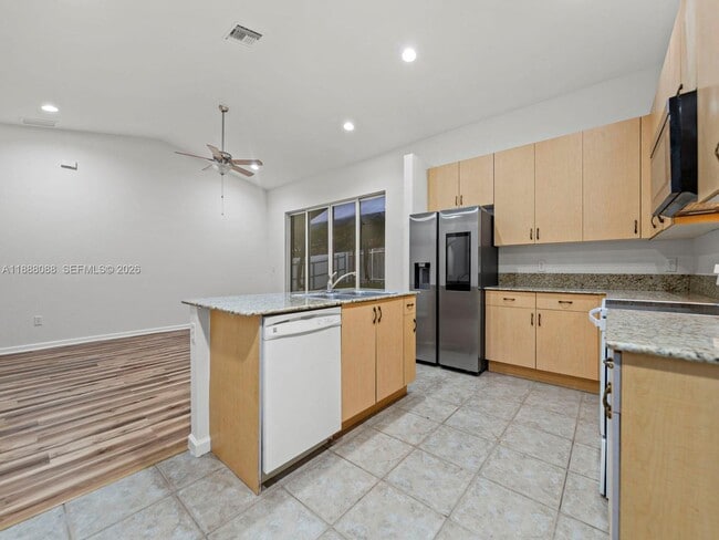 Building Photo - 2247 Portofino Ave