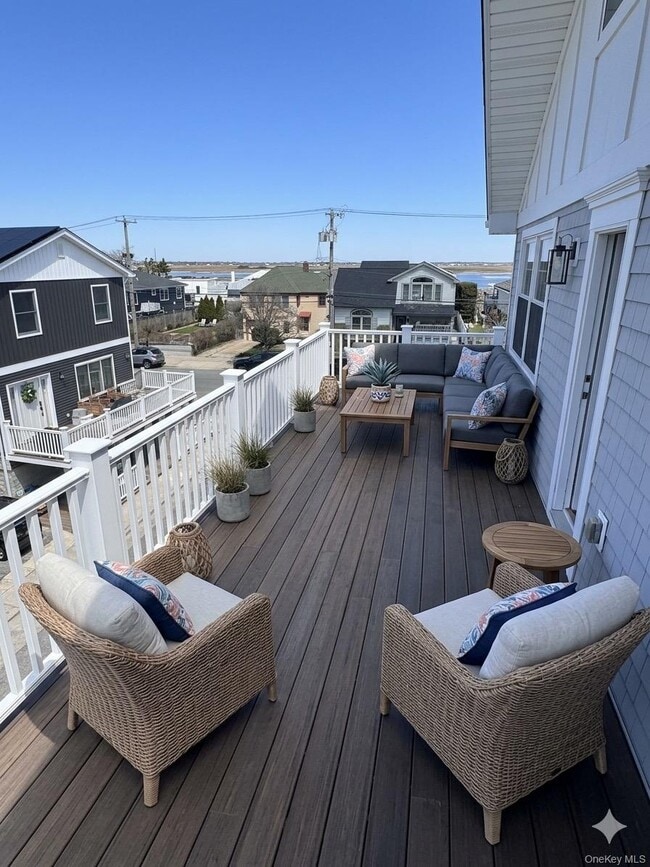 Building Photo - 102 Florida St