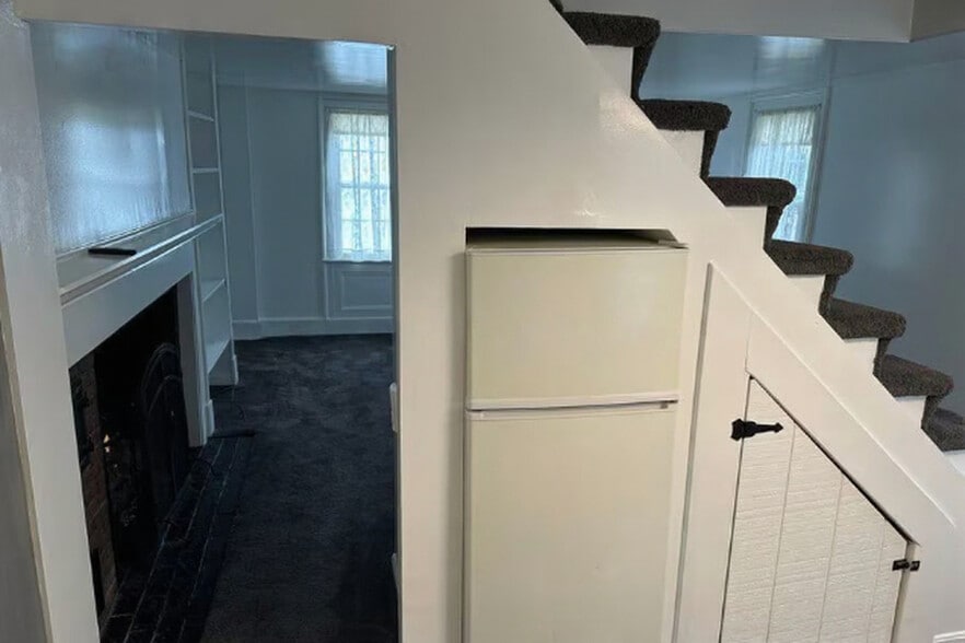 Frost free Refrigerator - 167 Wilson St