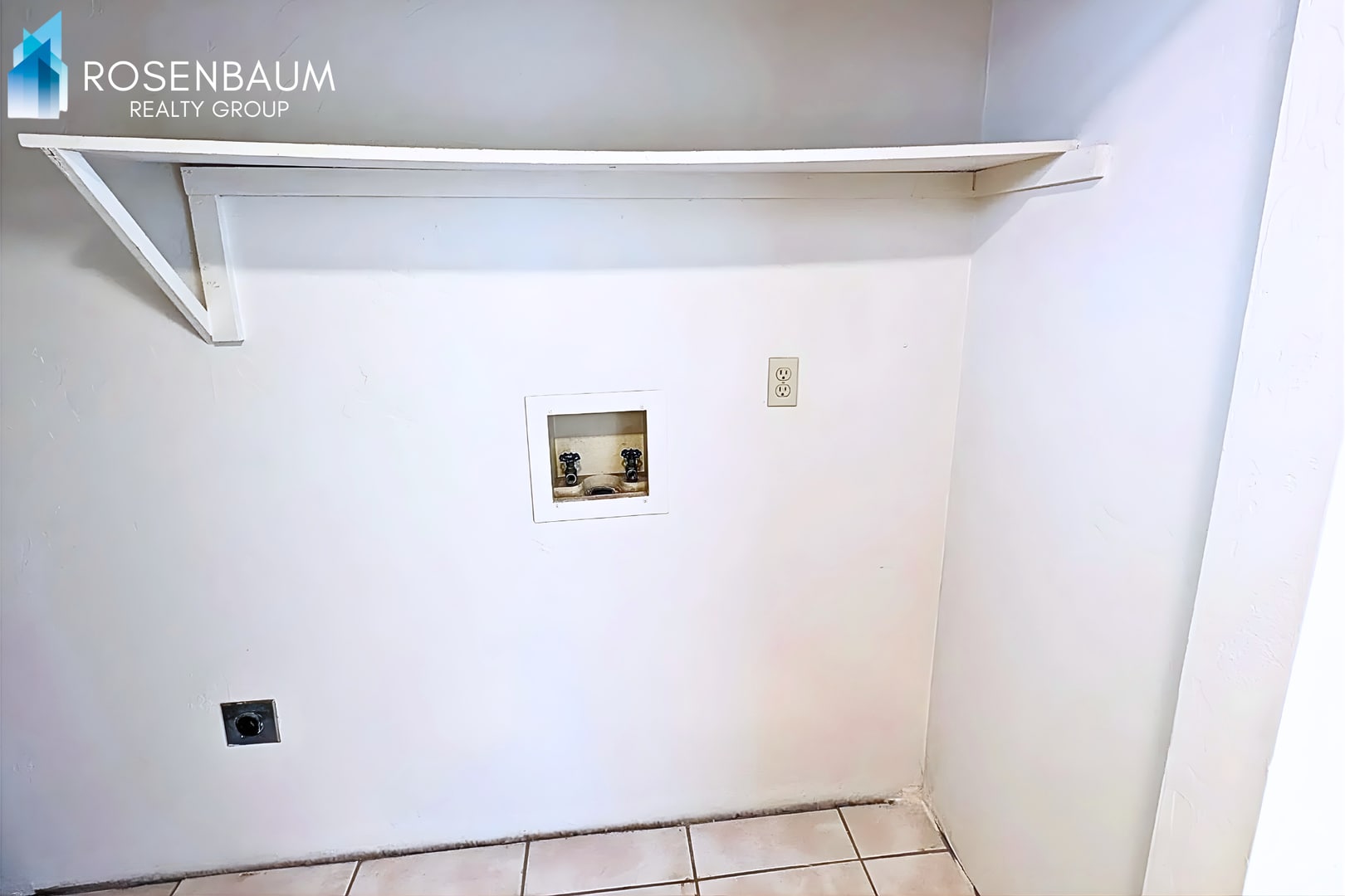 Building Photo - Charming 2-bedrooms, 1-bath downstairs apartment in the heart of Prescott Valley!