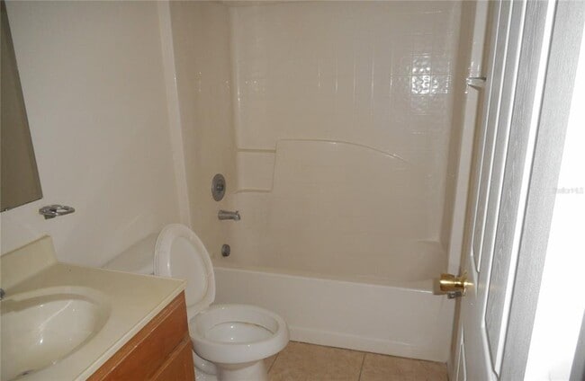 Building Photo - 950 Derbyshire Dr