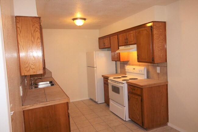 Building Photo - 1707 Jennifer Cir