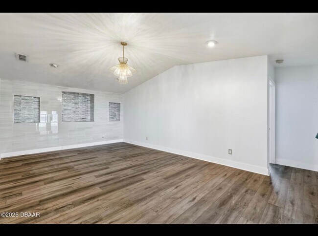 Building Photo - 3 Bedroom with Florida Room and Shed Available Now - Daytona Beach