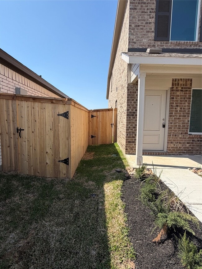 Building Photo - 16819 Old Wagon Wy