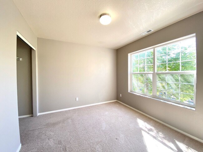 Building Photo - Neat and Tidy 3 BR, 2.5 BA Home Located Near Progress Ridge Townsquare - Coming soon!