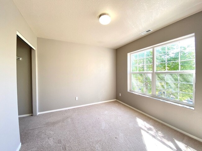 Building Photo - Stylish 3BR near Progress Ridge – Includes $500 Monthly Credit