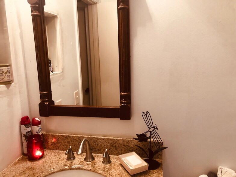 Guest Bath - 9647 NW 4th St