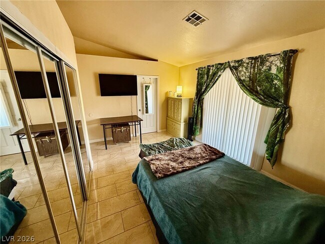 Building Photo - 1708 Crystal Chimes Dr