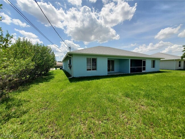 Building Photo - 4701 SE 4th Pl