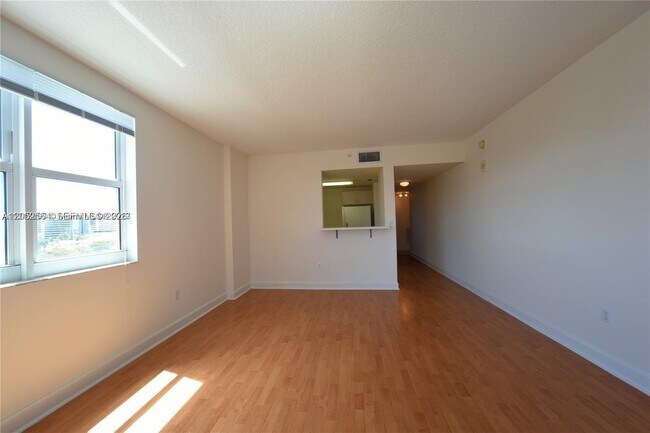 Building Photo - 50 Menores Ave