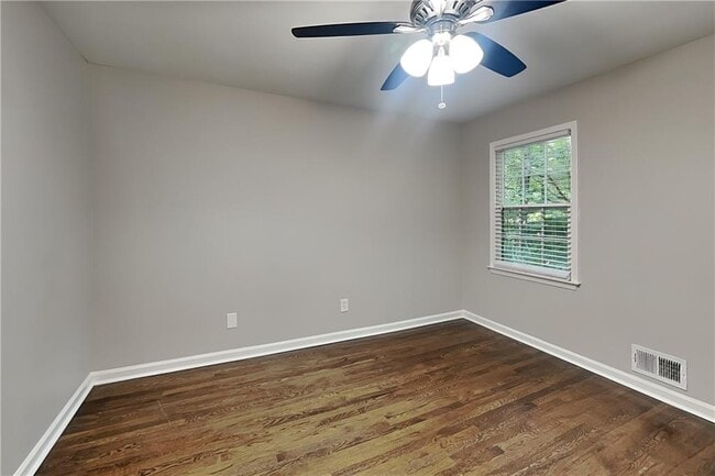 Building Photo - 1250 Ridgefield Dr