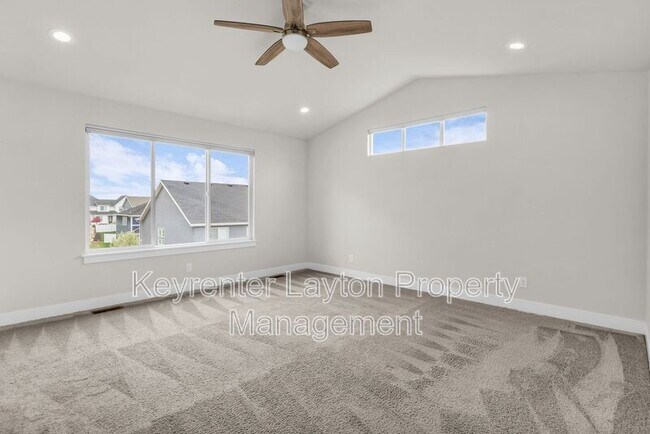 Building Photo - 1432 E Daylily Ct