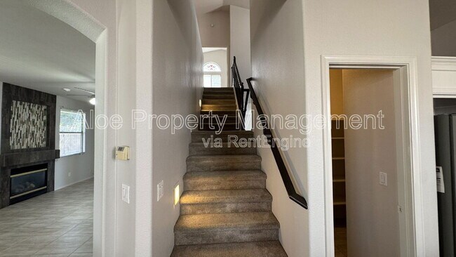 Building Photo - 491 W Ebony Way