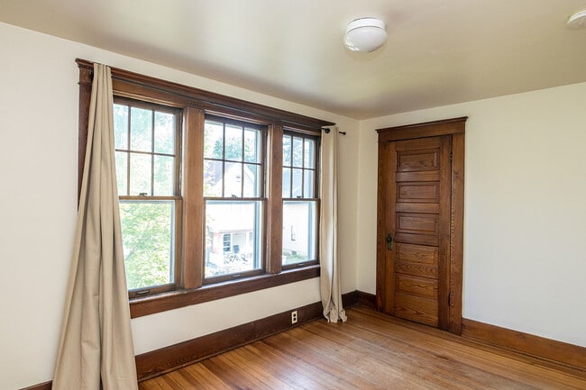 Building Photo - 112 Adams St