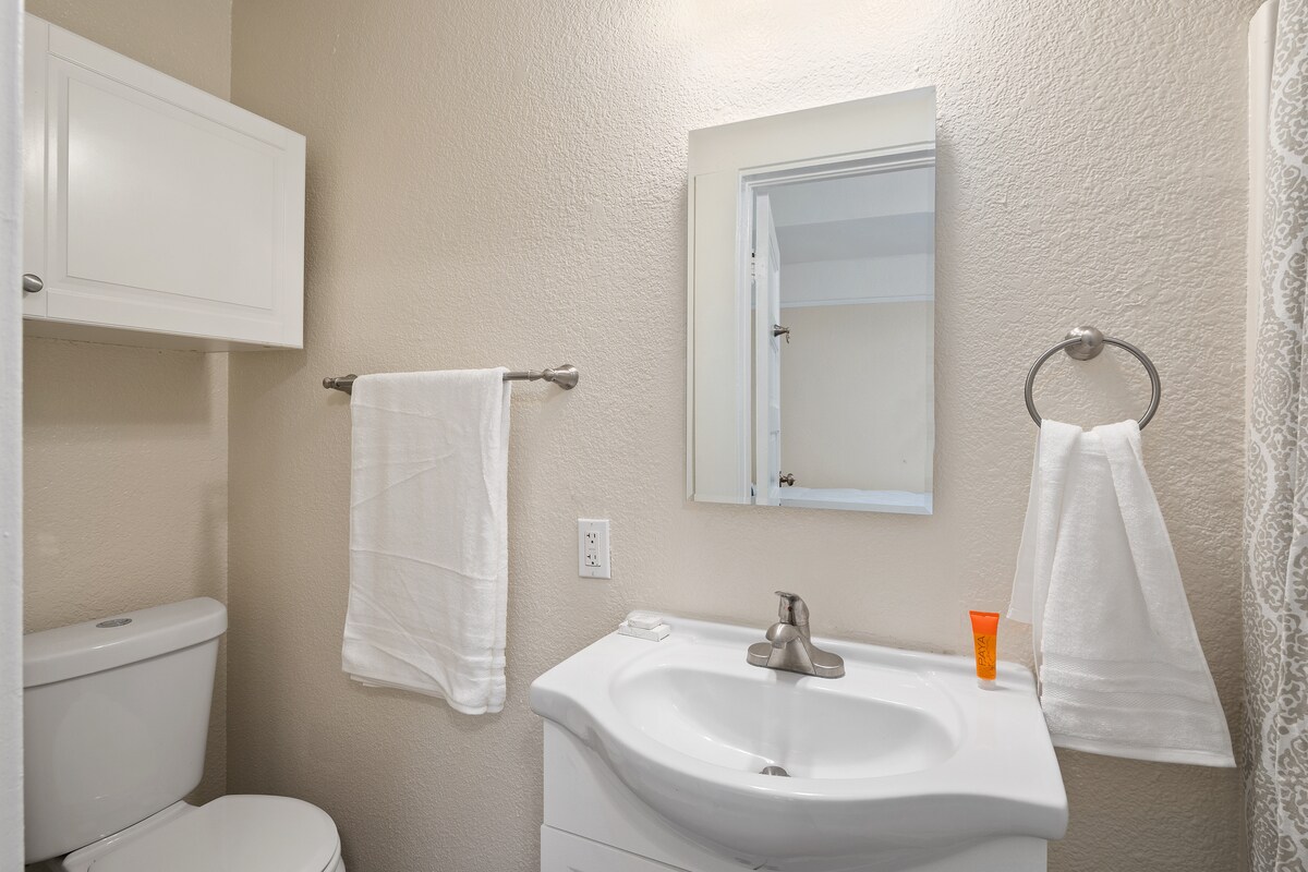 Building Photo - 2121 1st Ave