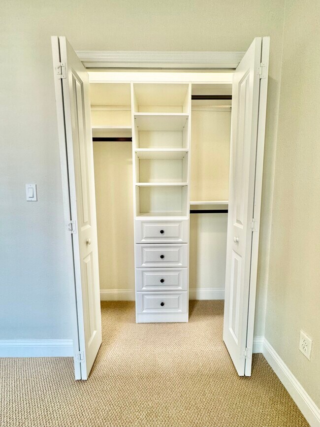 Building Photo - 45 Rinaldo Way