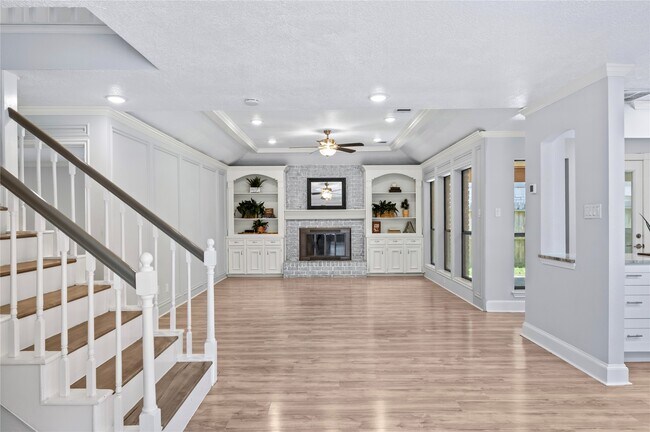 Building Photo - 911 Montview Dr