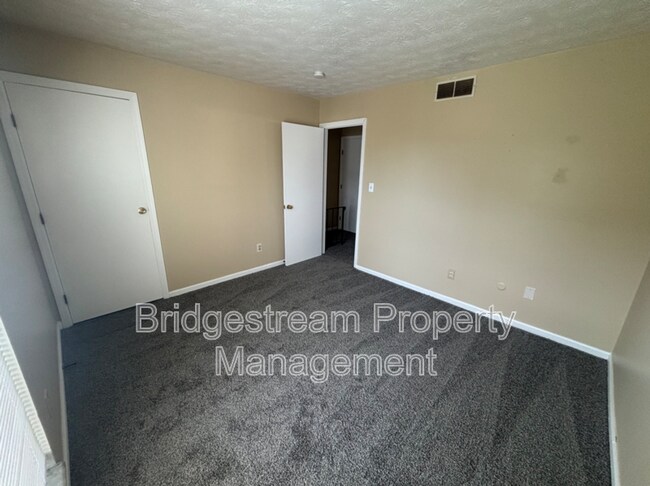 Building Photo - 967 Taylorsview Dr